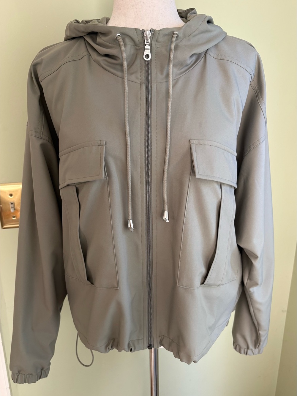 Zella Lightweight Hooded Zip-Up Jacket. Olive size L. Drawstring waist, pockets.